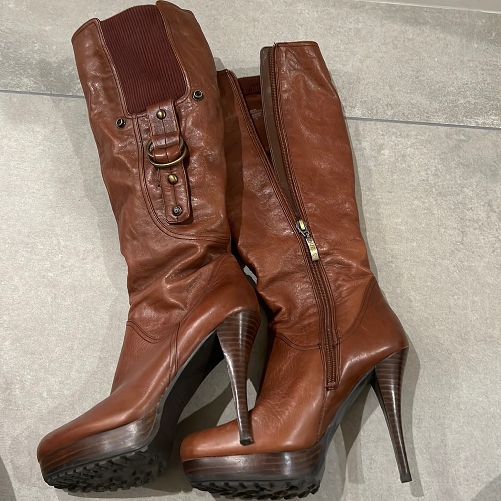 GUESS BOOTS
